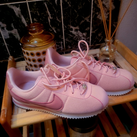 Nike Other - Pink Nike Sneakers